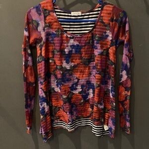 Weston size XS cute mix media top with stripes and flowers great condition